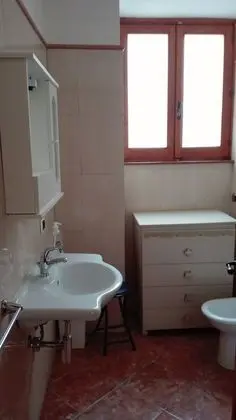 Tek Büyük Yataklı Oda, Ortak Banyo