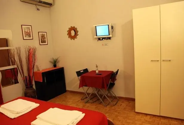 Tek Büyük Yataklı Oda (Private External Bathroom)