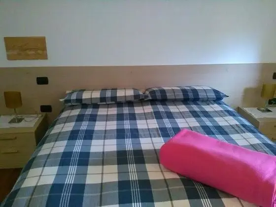 Üç Kişilik Oda, Ortak Banyo (Sofia)