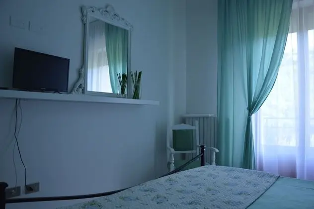 Dört Kişilik Oda, Balkon, Bahçe Manzaralı