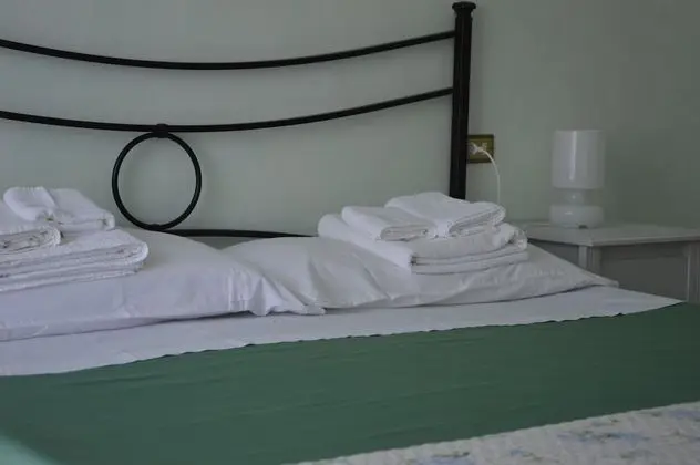 Tek Büyük Yataklı Oda, Balkon, Bahçe Manzaralı (Gialla)