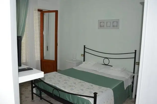 Tek Büyük Yataklı Oda, Balkon, Bahçe Manzaralı (Gialla)