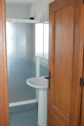 Basic Tek Büyük Yataklı Oda, Ortak Banyo (Verde)