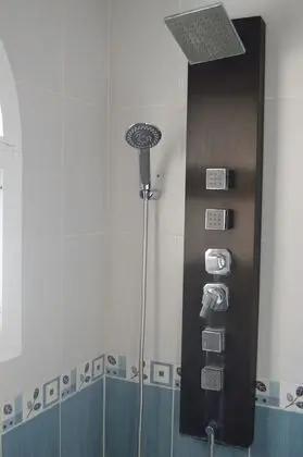 Basic Tek Büyük Yataklı Oda, Ortak Banyo (Verde)