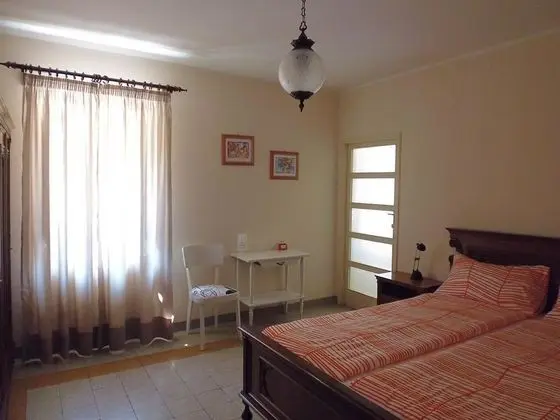 Tek Büyük Yataklı Oda, Ortak Banyo