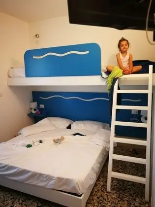 Traditional Üç Kişilik Oda