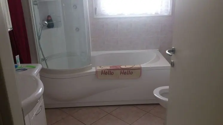 Basic Üç Kişilik Oda, Ortak Banyo