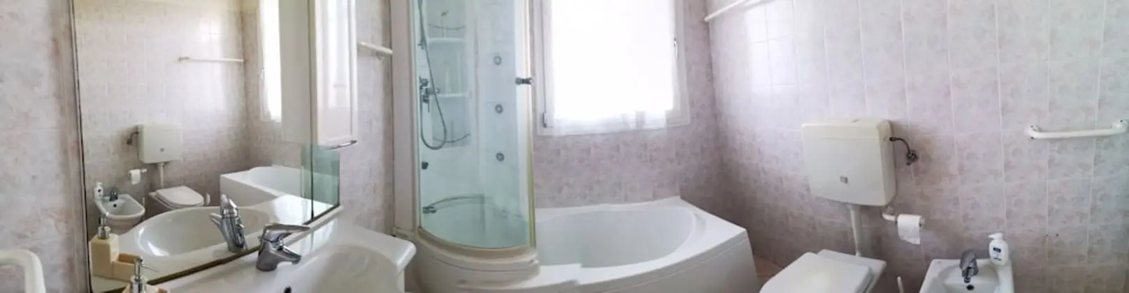 Basic Üç Kişilik Oda, Ortak Banyo