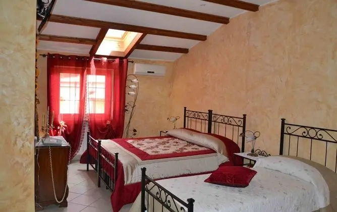 Üç Kişilik Oda