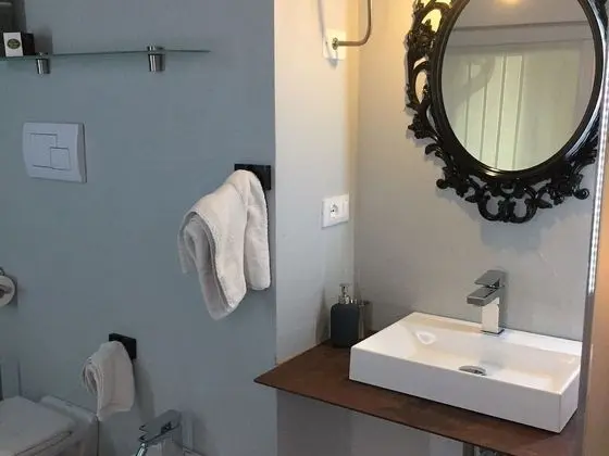 Comfort Dört Kişilik Oda, Avlu Manzaralı (Camera Peonia)