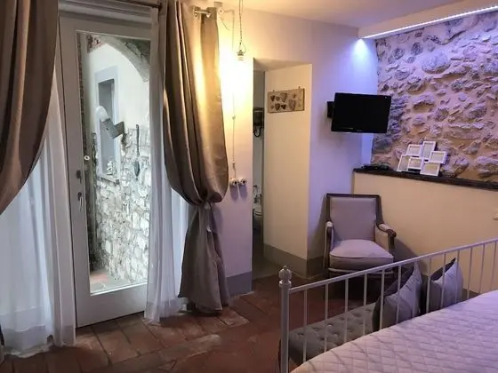 Standard Tek Büyük Yataklı Oda, Avlu Manzaralı (Camera Margherita)