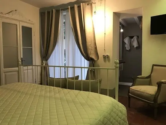 Standard Tek Büyük Yataklı Oda, Avlu Manzaralı (Camera Margherita)