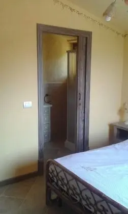 Tek Büyük Yataklı Oda (Bathroom not in room)