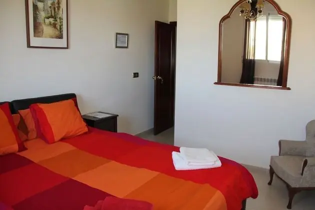 Basic Üç Kişilik Oda, Ortak Banyo (Alpujarra)