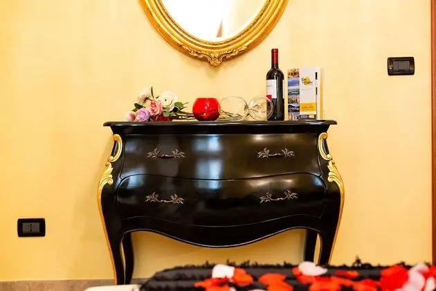 Classic Tek Büyük Yataklı Oda