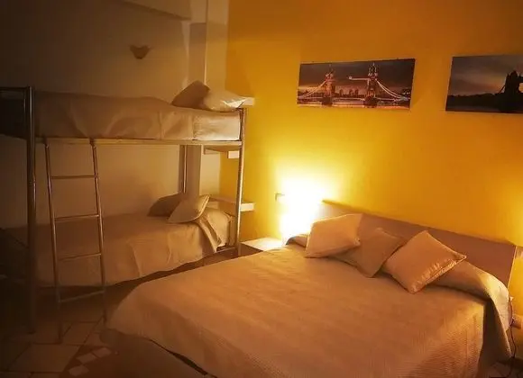 Standard Dört Kişilik Oda, Ortak Banyo