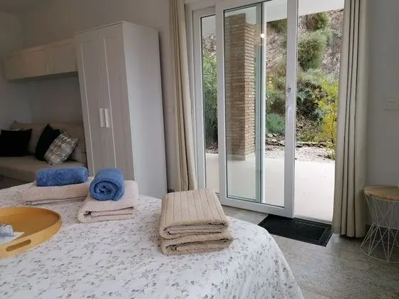 Family Oda, 1 Büyük (Queen) Boy Yatak ve Çekyat, Sigara İçilmez, Deniz Manzaralı