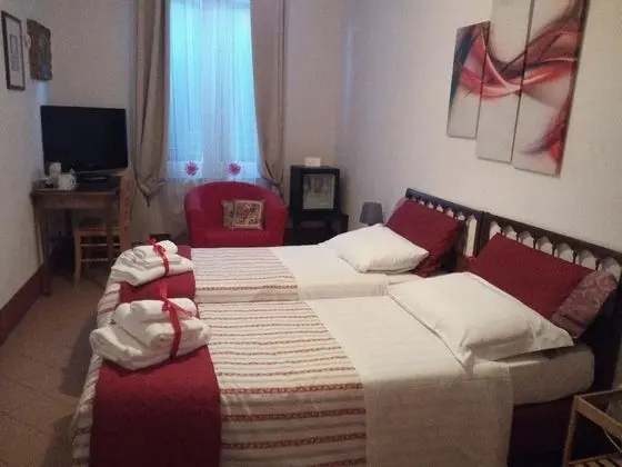 Traditional Tek Büyük veya İki Ayrı Yataklı Oda