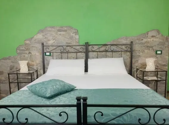 Tek Büyük Yataklı Oda (Verde)