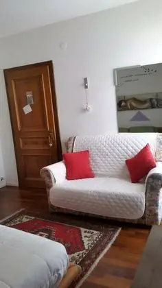 Tek Büyük veya İki Ayrı Yataklı Oda, Ortak Banyo