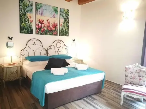 Deluxe Tek Büyük Yataklı Oda, Avlu Manzaralı