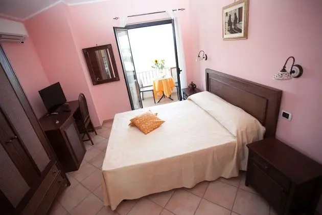 Comfort Tek Büyük veya İki Ayrı Yataklı Oda