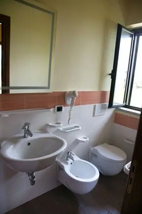 Comfort Tek Büyük veya İki Ayrı Yataklı Oda