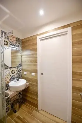 Deluxe Tek Büyük Yataklı Oda, 1 Büyük (Queen) Boy Yatak ve Çekyat, Balkon, Şehir Manzaralı