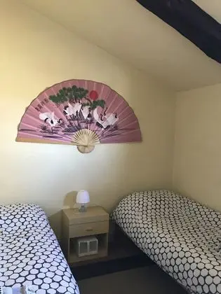 Tek Büyük veya İki Ayrı Yataklı Oda, Ortak Banyo