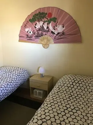 Tek Büyük veya İki Ayrı Yataklı Oda, Ortak Banyo