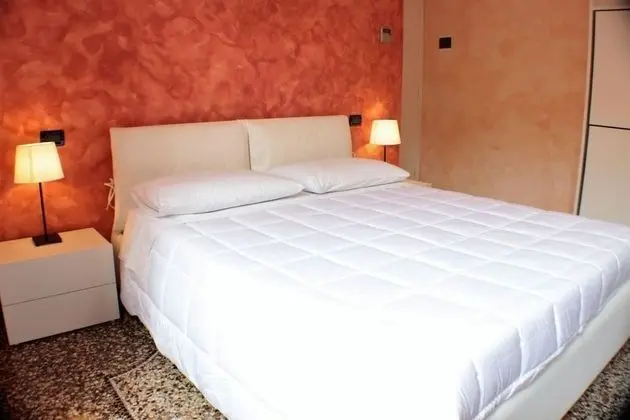 Double Room, 1 Bedroom External Private Bathroom