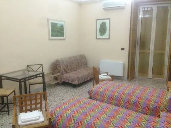 Dört Kişilik Oda (2)