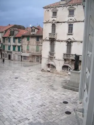 Tek Büyük veya İki Ayrı Yataklı Oda, Şehir Manzaralı