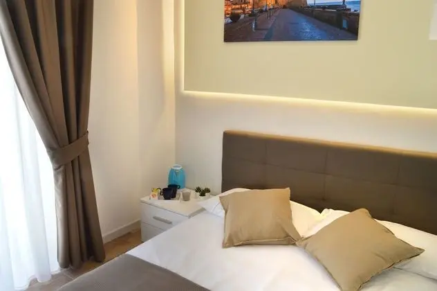 Basic Oda, 1 Büyük (Queen) Boy Yatak (1)