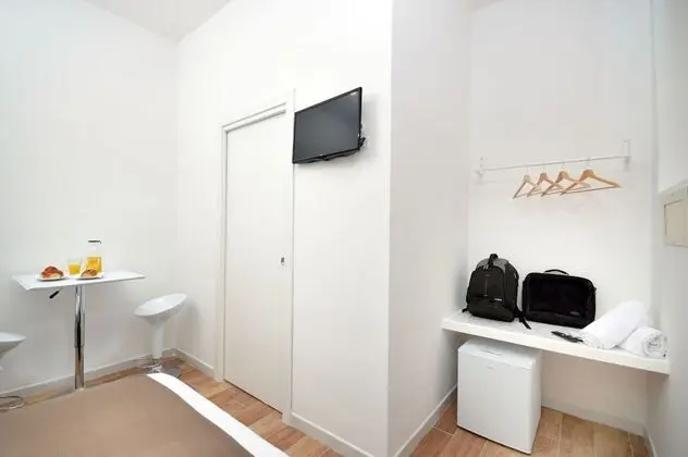 Basic Oda, 1 Büyük (Queen) Boy Yatak (1)