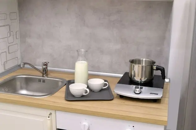 Basic Oda, 1 Büyük (Queen) Boy Yatak (1)