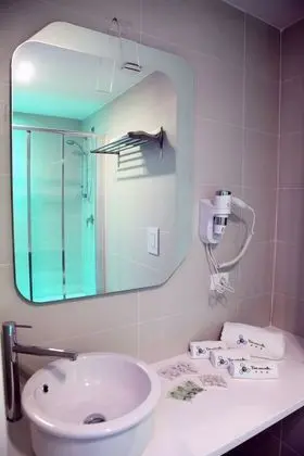 Deluxe Dört Kişilik Oda