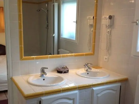 Dört Kişilik Oda, Banyolu/Duşlu ( La suite des Oliviers)