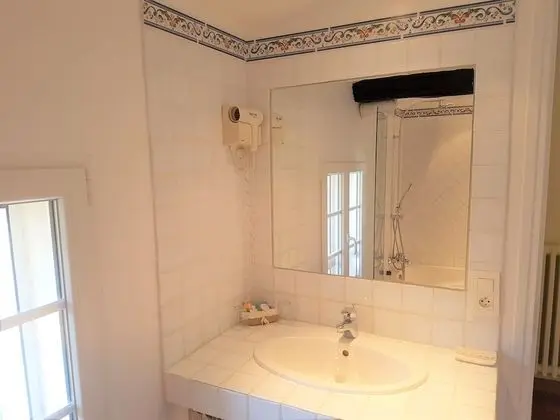 Tek Büyük veya İki Ayrı Yataklı Oda, Banyolu/Duşlu ( La chambre des Jasmins)