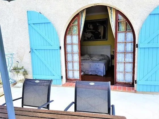 Üç Kişilik Oda, Banyolu/Duşlu ( La suite des Glycines)