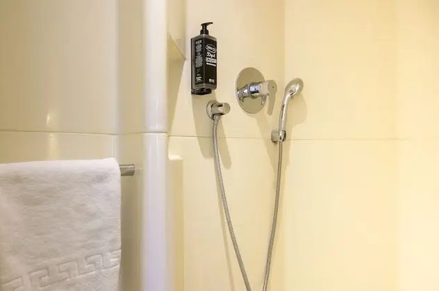 Tek Büyük Yataklı Oda, Sigara İçilmez