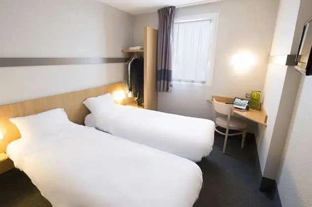 İki Ayrı Yataklı Oda, Sigara İçilmez