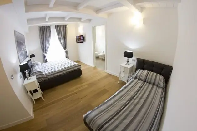 Comfort Üç Kişilik Oda, Banyolu/Duşlu, Avlu Manzaralı