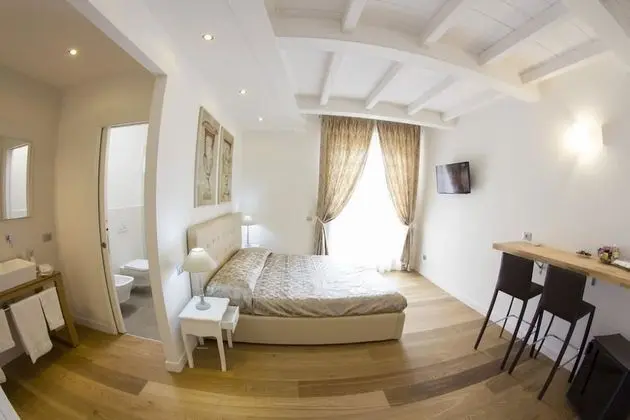 Comfort Üç Kişilik Oda, Banyolu/Duşlu, Avlu Manzaralı