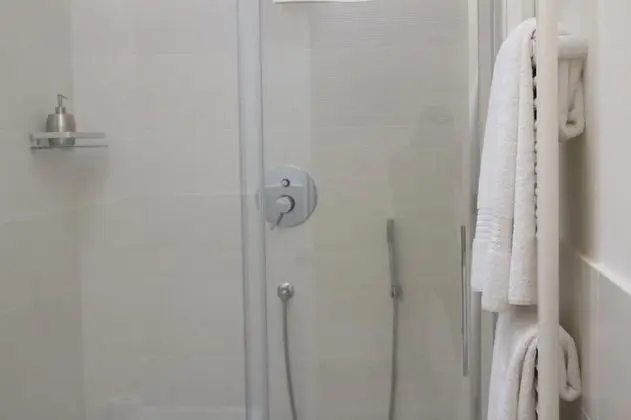 Comfort Üç Kişilik Oda, Banyolu/Duşlu, Avlu Manzaralı