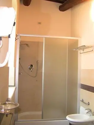 Büyük Yataklı Tek Kişilik Oda