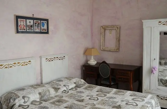 Tek Büyük Yataklı Oda, Ortak Banyo (A)