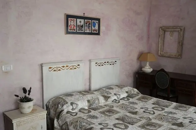 Tek Büyük Yataklı Oda, Ortak Banyo (A)