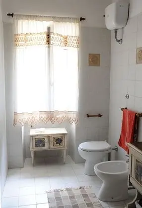 Tek Büyük Yataklı Oda, Ortak Banyo (A)