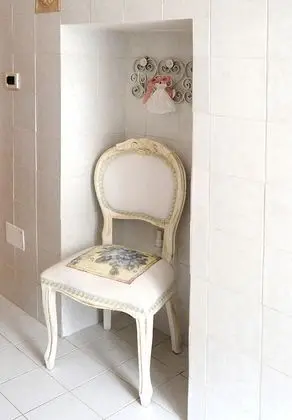 Tek Büyük Yataklı Oda, Ortak Banyo (A)